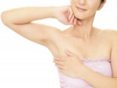 毎日せっせとモミモミ……。女子が日ごろ努力しているバストケア5つ！