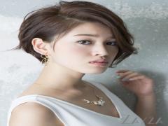 前髪の作り方で表情はガラリ！サイドパートでクールな大人の雰囲気を☆