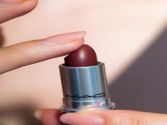 人気No.1は！？秋冬のトレンドカラーを徹底解明！～赤リップ5選～