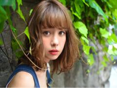 斜めバングで印象を変える♡アンニュイな表情にチェンジ