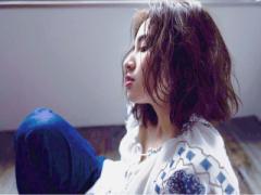 髪に仕込む、クールなエッセンス。「＃かきあげバング」で作る大人ヘア