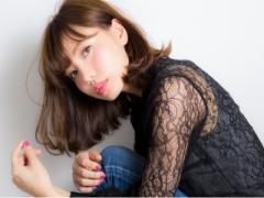 耳かけの法則で色っぽミディアムに♡モテ仕草で手に入れる秋の艶めきヘア