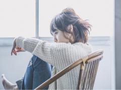 3つのポイントをおさえたナチュラルヘア。簡単ヘアアレンジでお出かけスタイル