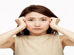 朝の腫れぼったい目元に効く！5分でできるレスキューマッサージ！