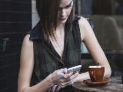 はっきり言ってウザいです！男子に嫌がられる女子の「ＬＩＮＥ」の特徴