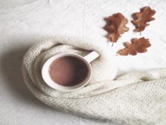 夜長の秋だからできる、特別なリラックス時間。自由な髪で味わうお家贅沢