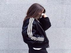 傷みきった髪には栄養補給を。”ヘアオイル”で、みんなが振り返る艶髪を手に入れて