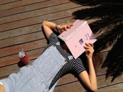 ヴィンテージライクな服で攻める。ボリュームウェーブで雰囲気のある女性に