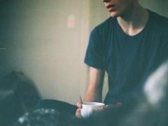 「そこは触らないで…」美人でも許せない！男性へのボディタッチNG例
