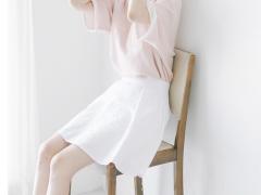 美の秘訣は朝の10分ストレッチ♡ふわもこニットを可愛く着る「肩甲骨ダイエット」