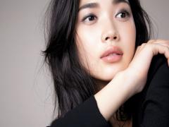 この秋は甘さを抑えたグレーがキテる！ 知的＆エレガントアイの作り方