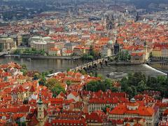 その景色に、惚れ惚れしちゃう。憧れの街を一望できるプラハのスタバ