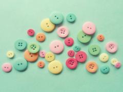 捨てられないけど、使えない。「予備の余ったボタン」のおしゃれな活用術5つ+α