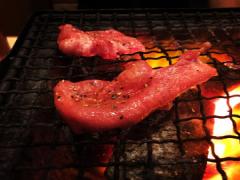 大都会渋谷の絶品ホルモン♡ジュワワ〜と焼きあがるお肉を堪能！