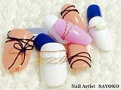 ワンカラーなのにシンプルかわいいアクセントのチョーカーネイル