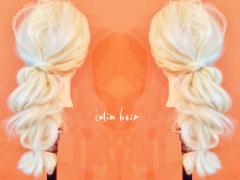 シンプルだけどドレッシー！ツイストポニーテールのヘアアレンジ