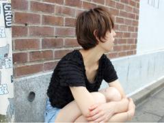 ショートヘアのカラー選びは素肌感が大切。女らしさを引き出そう