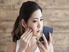 そのお手入れ、逆効果かも？ パウダーファンデ派の正しい乾燥対策