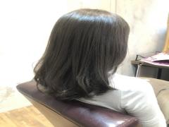 2016トレンドのカーキグレージュカラーで柔らかツヤ髪に。