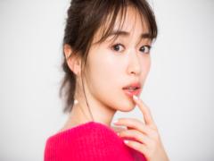 年末はシーンに合わせてメイクをチェンジ！泉里香が教える華やかパーティLOOK