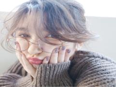 髪色の悩みはグレーが解決。複雑な色味で抜け感を出すのが人気♡