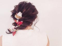 スカーフ使いでおしゃれは決まる！大人可愛いヘアアレンジ♡