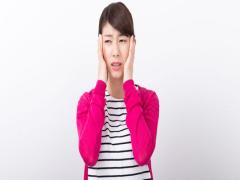 生理痛で頭痛が起きる原因とは？生理前にできる対処法もご紹介
