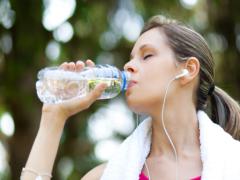 1日2リットルってホント？ダイエットに効果的な水の補給方法とは？