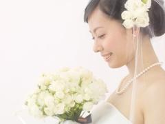 結婚式に合ったデザインはどれ？タイプ別・人気ウェディングネイル特集