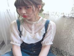 ヘアアップはシーン別にアレンジして。ちょっぴりルーズなこなれさをGET