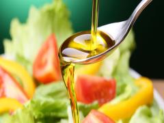 しつこい便秘にはオリーブオイル！効果的な摂取で快腸な生活を