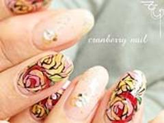 芸術的にキラキラ輝く指先になれるステンドグラスネイル