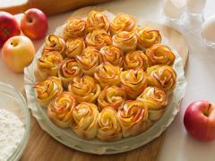 かわいさ満点！旬のりんごを使った「薔薇アップルパイ」の簡単レシピ