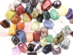 パワーストーンネイルが人気上昇中。あなたにぴったりのストーンは？