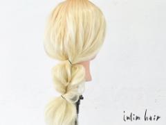 シンプルなポニーテールが簡単にドレッシーになるテクニック