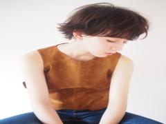 「アンニュイ」がカギ。”脱ゆるふわ”のストレートボブに挑戦