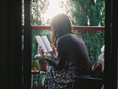 寒〜い日はお家で読書はいかが？あなたの心がほっこりする、おすすめの本6選