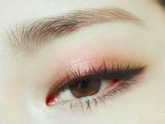 用意するのは二種のアイライナー。”Wライン”でナチュラルにデカ目を狙いましょ♡
