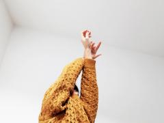 年齢を感じさせるパーツは顔の他にあった？！美魔女こそケアしている2パーツ