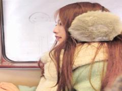 モフっと口元まで隠して。マフラーの色別3つの”上目遣いでキュン♡”アイメイク