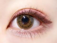 デカ目が遠のいてく？！目が小さくなる原因の"まぶたがたるむ"3つのNG習慣