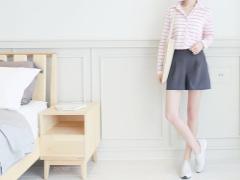寝る前の30分で心・身体を磨く。ベッドサイドテーブルを使った幸せな過ごし方