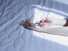 20歳を過ぎると現れる！老け顔の始まり怖〜い”ちりめんジワ”を予防せよ