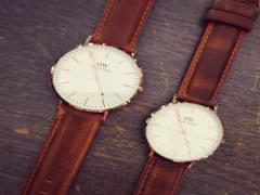 DWの腕時計に似合う、シックな手元。大人ネイルで周りが憧れる女性へ