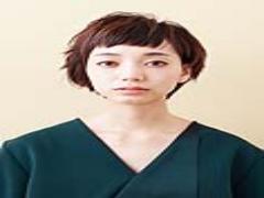 大人のためのショートバング。ショートバングは大人女子にも似合うんです♡