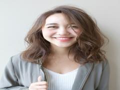 30代からのヘアスタイルは、ゆるふわミディアムで優しく可愛らしく大人の印象♡