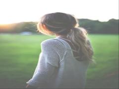 2016年秋冬もキテます！抜け感たっぷりのローポニーの作り方