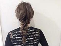 5分で簡単ヘアアレンジ！三つ編み×ロープ編みローポニーテール
