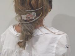 ヘアアクセサリーはたっぷり派。簡単アレンジ＋重ね付けがマイルール