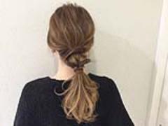 簡単5分のヘアアレンジ！くるりんぱ×ポニーテールのポニリンパ